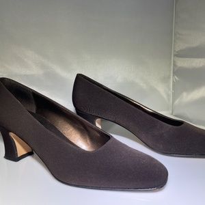 Nina Fresco French Peau Pumps in Bittersweet Size 8.5 USED